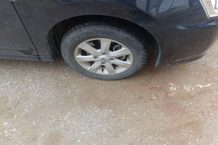 Used Nissan Sylphy 2012 Classic 1.6XE Manual Comfort Edition Right Front Wheel Hub