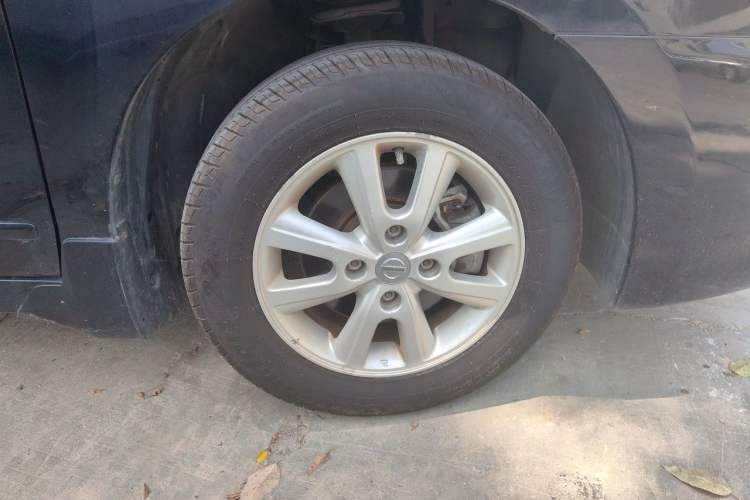 Used Nissan Sylphy 2012 1.6XE Manual Comfort Edition Right Front Wheel Hub