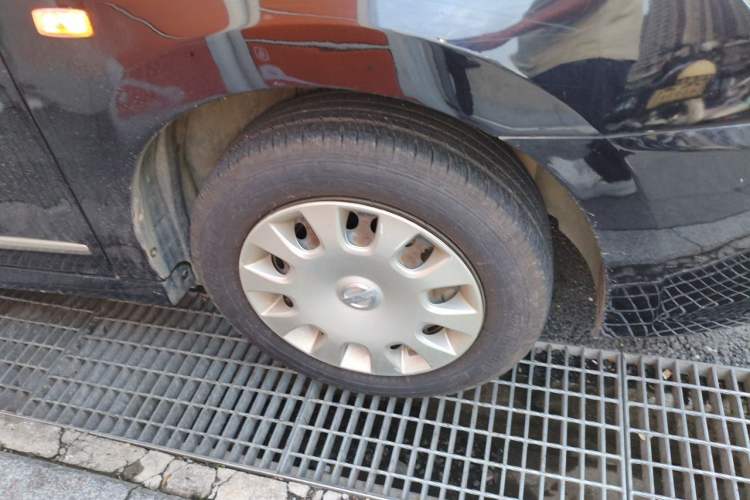 Used Nissan Sylphy 2012 Classic 1.6XE Manual Comfort Edition Right Front Wheel Hub