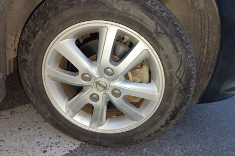 Used Nissan Sylphy 2012 Classic 1.6XE Manual Comfort Edition Right Front Wheel Hub