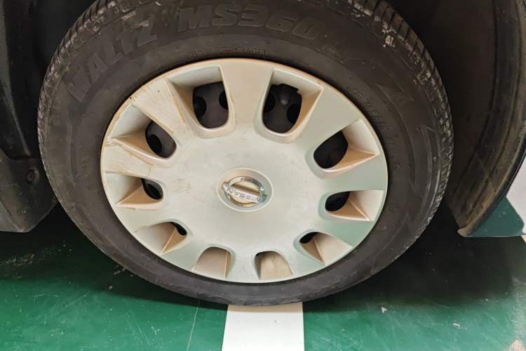 Used Nissan Sylphy 2012 Classic 1.6XE Manual Comfort Edition Right Front Wheel Hub