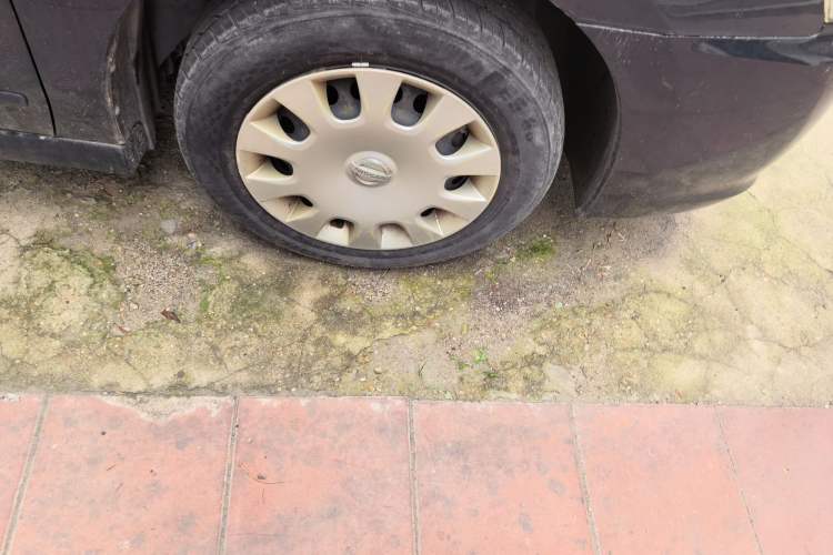 Used Nissan Sylphy 2012 Classic 1.6XE Manual Comfort Edition Right Front Wheel Hub
