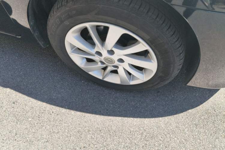 Used Nissan Sylphy 2012 1.6 XL CVT Luxury Edition Right Front Wheel Hub