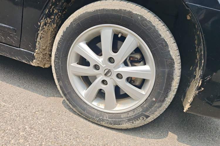 Used Nissan Sylphy 2012 Classic 1.6XE Manual Comfort Edition Right Front Wheel Hub