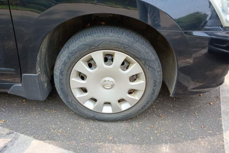 Used Nissan Sylphy 2012 Classic 1.6XE Manual Comfort Edition Right Front Wheel Hub
