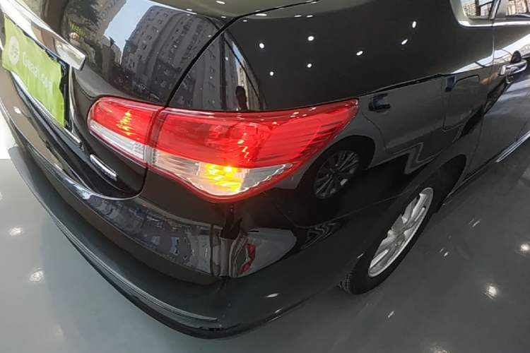 Used Nissan Sylphy 2012 Classic 1.6XE Manual Comfort Edition Right Rear Taillight