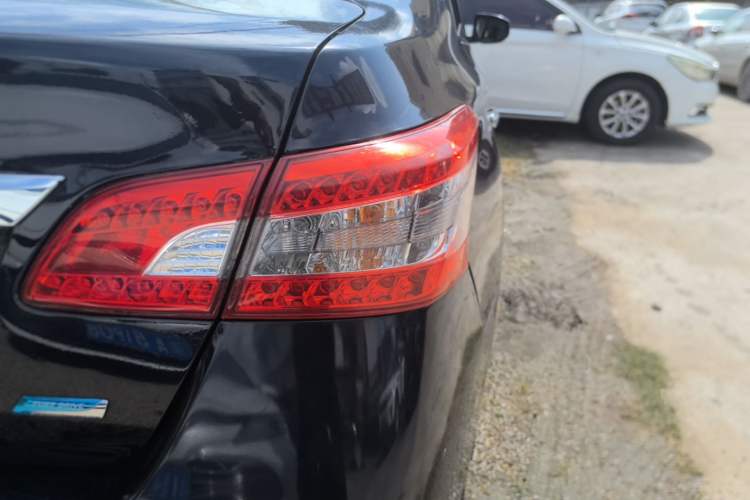 Used Nissan Sylphy 2012 1.6 XL Manual Luxury Edition Right Rear Taillight