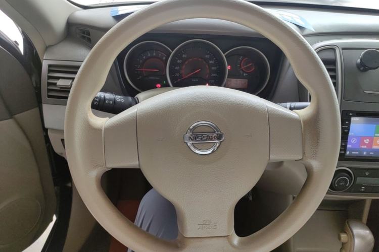 Used Nissan Sylphy 2012 Classic 1.6XE Automatic Comfort Edition Steering Wheel