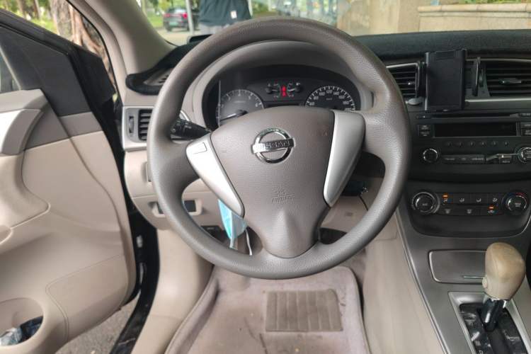 Used Nissan Sylphy 2012 1.6XE CVT Comfort Edition Steering Wheel