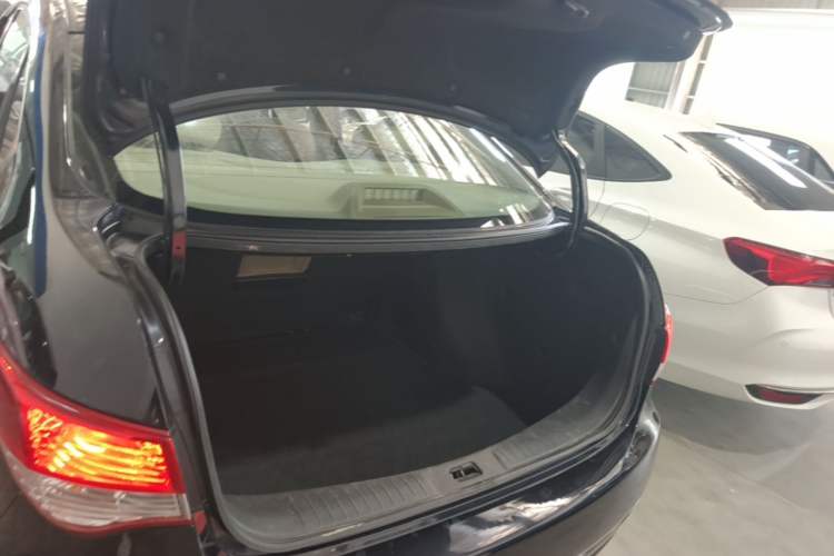 Used Nissan Sylphy 2012 Classic 1.6XE Manual Comfort Edition Trunk