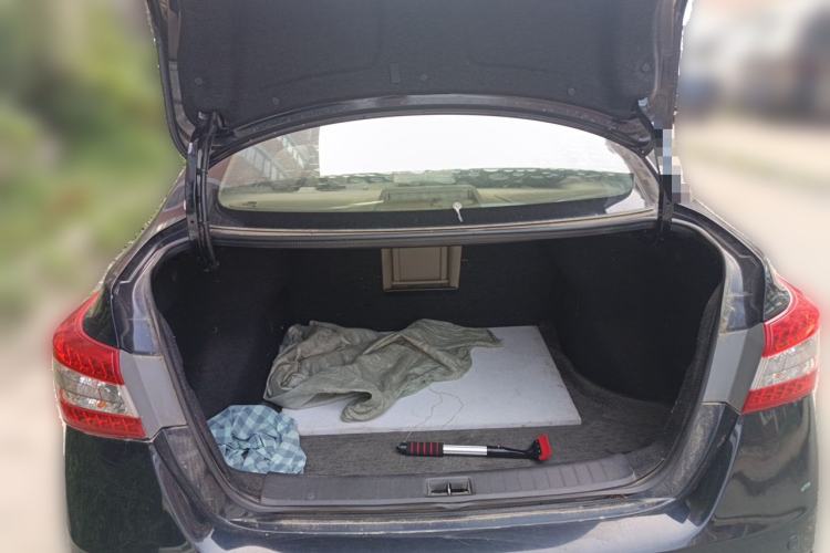 Used Nissan Sylphy 2012 1.6 XL Manual Luxury Edition Trunk