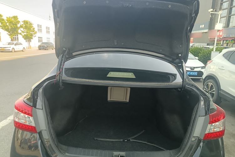 Used Nissan Sylphy 2012 1.6 XL Manual Luxury Edition Trunk