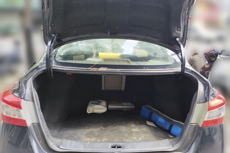Used Nissan Sylphy 2012 1.6 XL CVT Luxury Edition Trunk