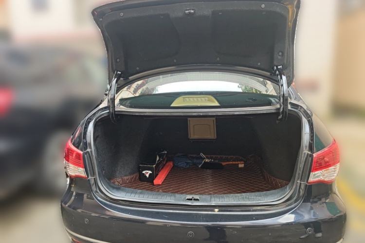 Used Nissan Sylphy 2012 Classic 1.6 XL Automatic Luxury Edition Trunk