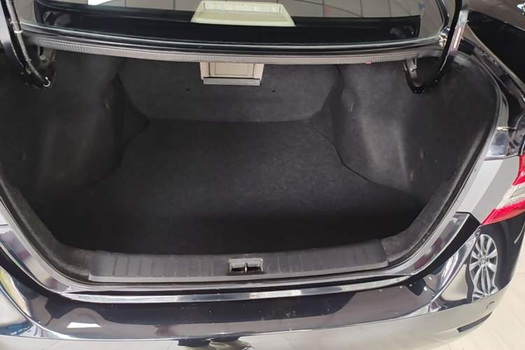 Used Nissan Sylphy 2012 1.6 XL Manual Luxury Edition Trunk