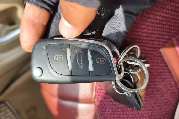 Used Nissan Sylphy 2012 Classic 1.6XE Manual Comfort Edition Vehicle Key