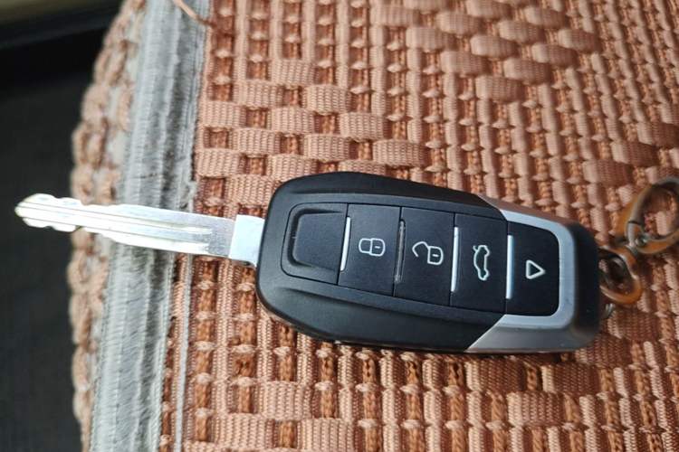 Used Nissan Sylphy 2012 Classic 1.6XE Manual Comfort Edition Vehicle Key