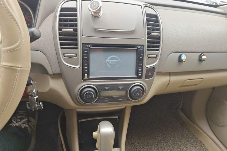 Used Nissan Sylphy 2012 Classic 1.6XE Automatic Comfort Edition Audio And AC Panel