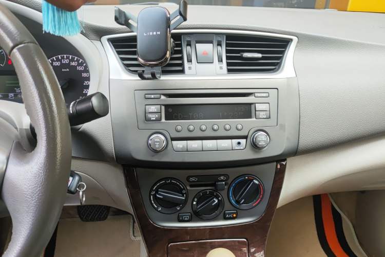 Used Nissan Sylphy 2012 1.6 XL CVT Luxury Edition Audio And AC Panel