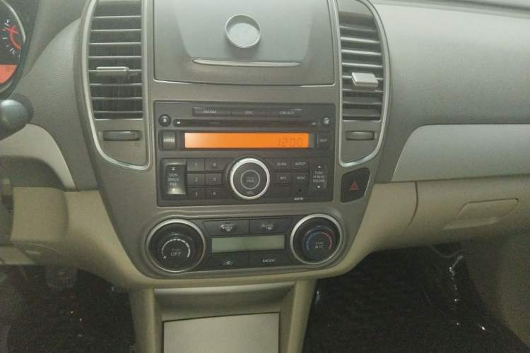 Used Nissan Sylphy 2012 Classic 1.6XE Manual Comfort Edition Audio And AC Panel
