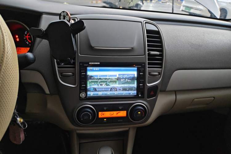 Used Nissan Sylphy 2012 Classic 1.6XE Automatic Comfort Edition Audio And AC Panel