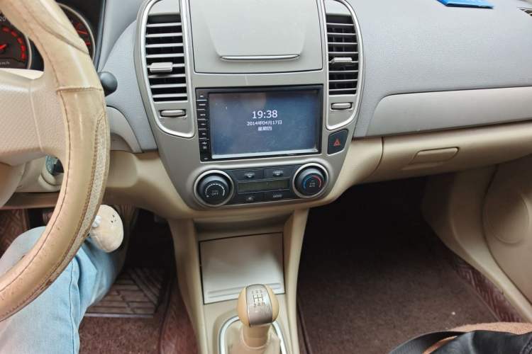 Used Nissan Sylphy 2012 Classic 1.6XE Manual Comfort Edition Audio And AC Panel