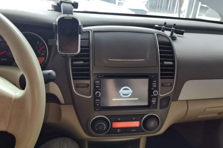 Used Nissan Sylphy 2012 Classic 1.6XE Automatic Comfort Edition Audio And AC Panel