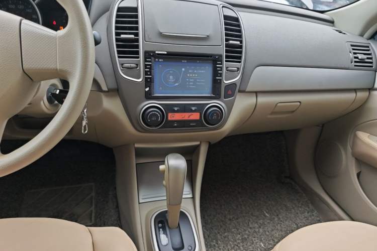 Used Nissan Sylphy 2012 Classic 1.6XE Automatic Comfort Edition Audio And AC Panel