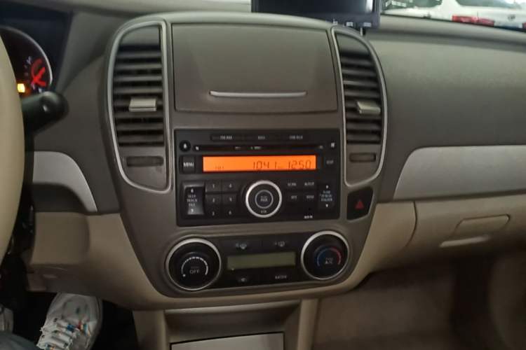 Used Nissan Sylphy 2012 Classic 1.6XE Manual Comfort Edition Audio And AC Panel