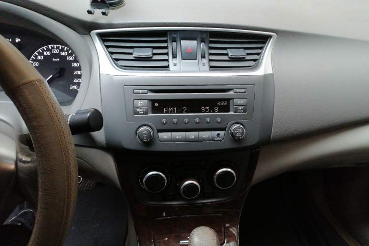 Used Nissan Sylphy 2012 Classic 1.6 XL Automatic Luxury Edition Audio And AC Panel
