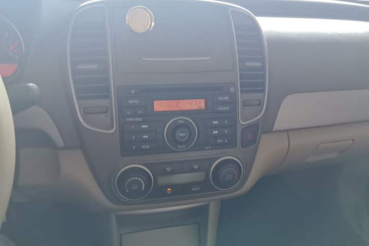 Used Nissan Sylphy 2012 Classic 1.6XE Manual Comfort Edition Audio And AC Panel
