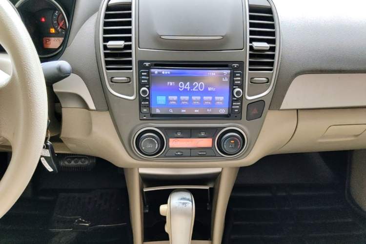 Used Nissan Sylphy 2012 Classic 1.6XE Automatic Comfort Edition Audio And AC Panel