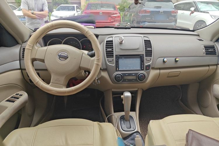 Used Nissan Sylphy 2012 Classic 1.6XE Automatic Comfort Edition Center Console