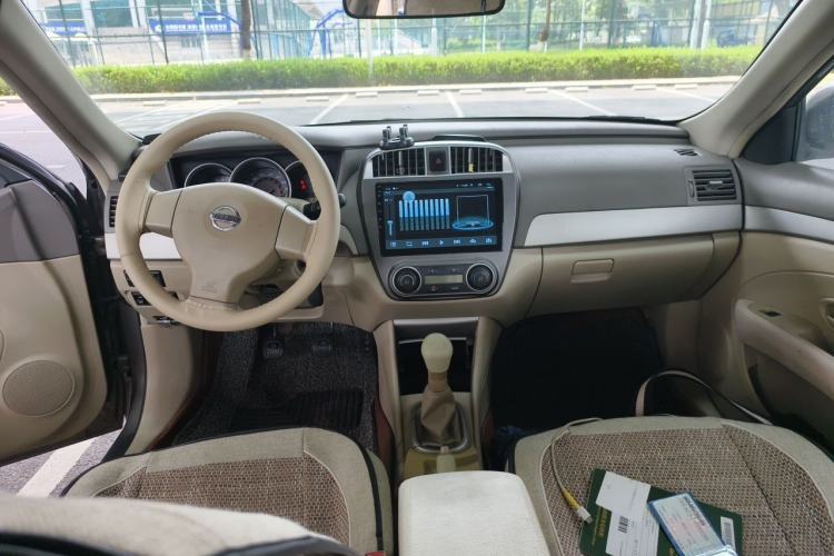 Used Nissan Sylphy 2012 Classic 1.6XE Manual Comfort Edition Center Console