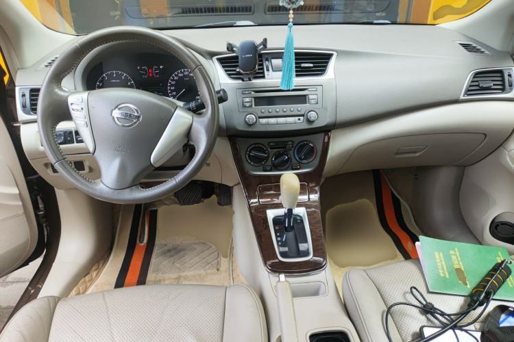 Used Nissan Sylphy 2012 1.6 XL CVT Luxury Edition Center Console