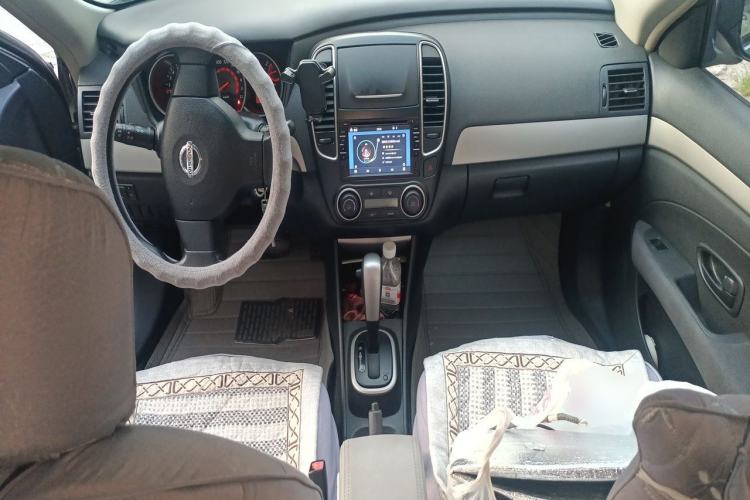 Used Nissan Sylphy 2012 Classic 1.6XE Automatic Comfort Edition Center Console