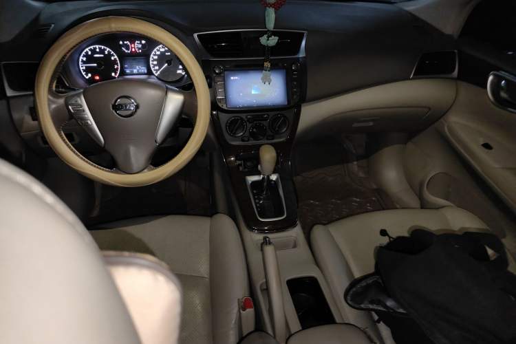 Used Nissan Sylphy 2012 1.6 XL CVT Luxury Edition Center Console