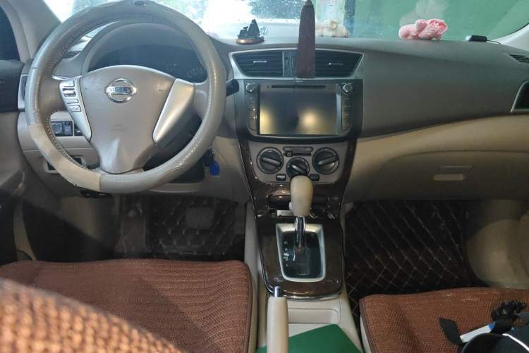 Used Nissan Sylphy 2012 1.6 XL CVT Luxury Edition Center Console
