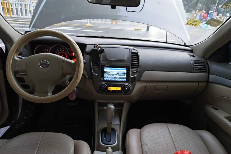 Used Nissan Sylphy 2012 Classic 1.6XE Automatic Comfort Edition Center Console