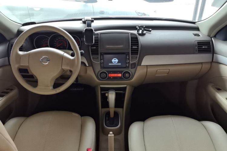 Used Nissan Sylphy 2012 Classic 1.6XE Automatic Comfort Edition Center Console