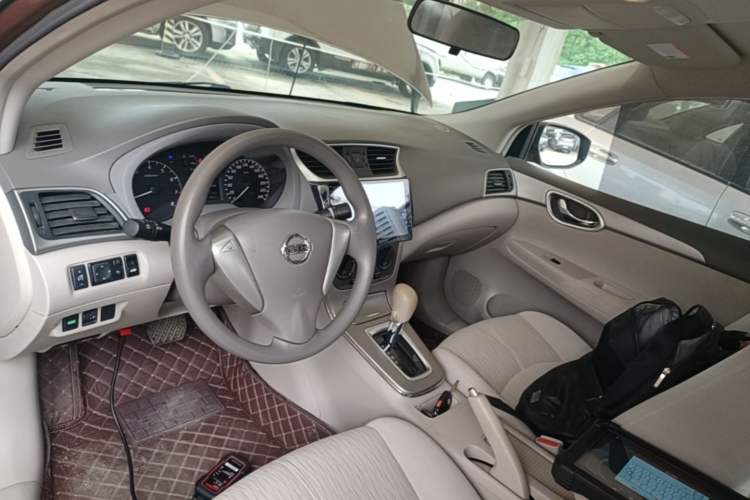 Used Nissan Sylphy 2012 1.6XE CVT Comfort Edition Center Console