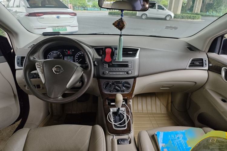 Used Nissan Sylphy 2012 1.6 XL CVT Luxury Edition Center Console
