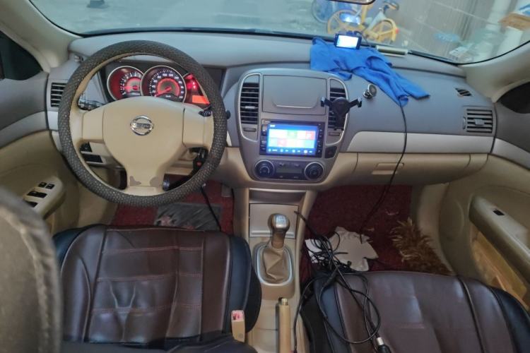 Used Nissan Sylphy 2012 Classic 1.6XE Manual Comfort Edition Center Console