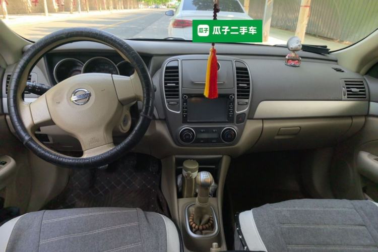 Used Nissan Sylphy 2012 Classic 1.6XE Manual Comfort Edition Center Console