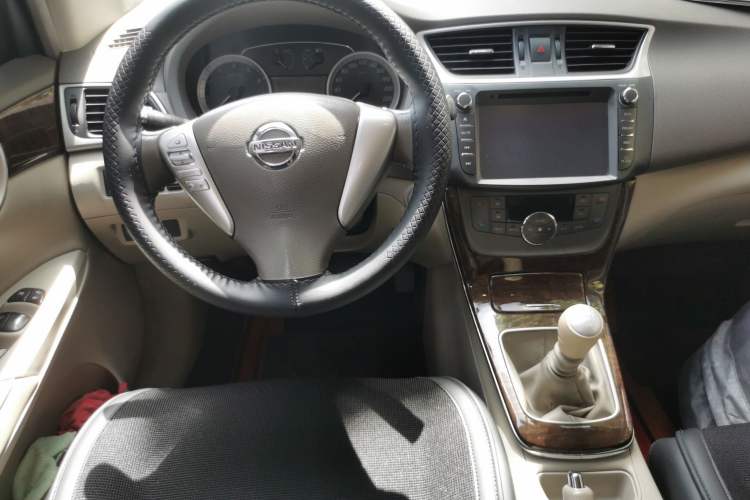Used Nissan Sylphy 2012 1.8XL Manual Luxury Edition Center Console