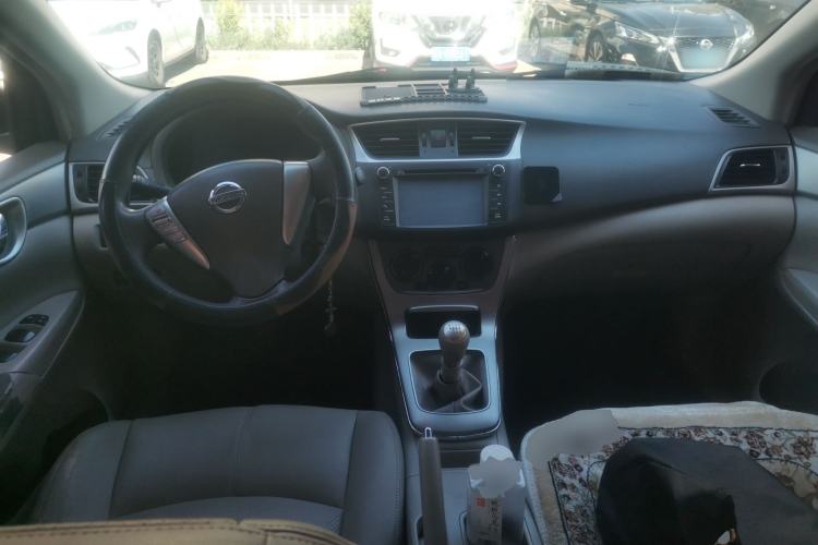 Used Nissan Sylphy 2012 1.8XL Manual Luxury Edition Center Console