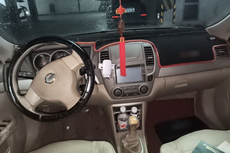 Used Nissan Sylphy 2012 Classic 1.6XE Manual Comfort Edition Center Console
