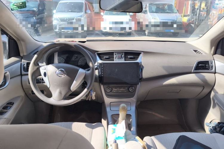 Used Nissan Sylphy 2012 1.6XE Manual Comfort Edition Center Console
