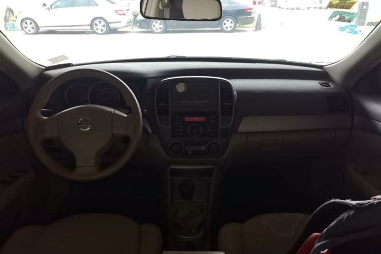 Used Nissan Sylphy 2012 Classic 1.6XE Manual Comfort Edition Center Console