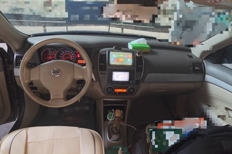 Used Nissan Sylphy 2012 Classic 1.6XE Manual Comfort Edition Center Console
